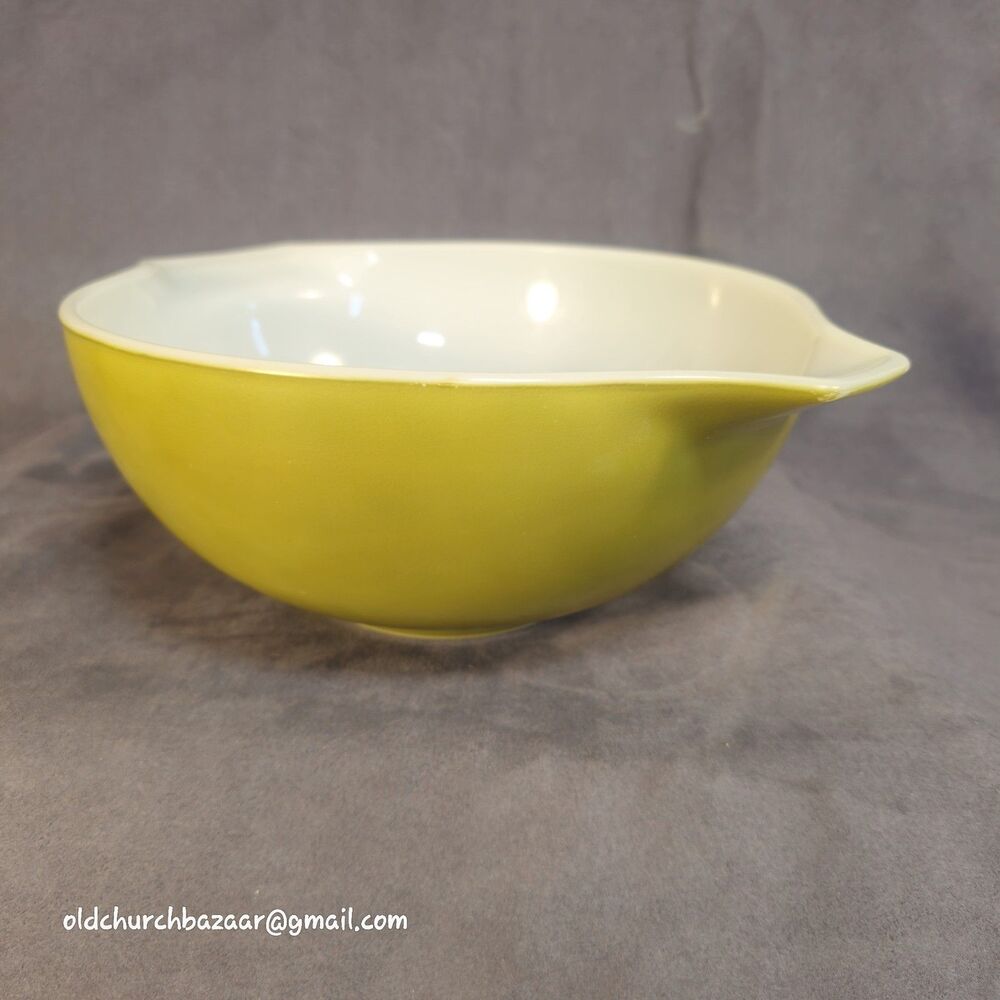 Pyrex  Cinderella Mixing Bowl 443 Verde Green 2-1/2qt